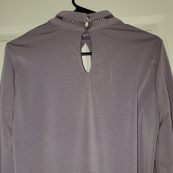 Keyhole Blouse - Picture 2 of 3